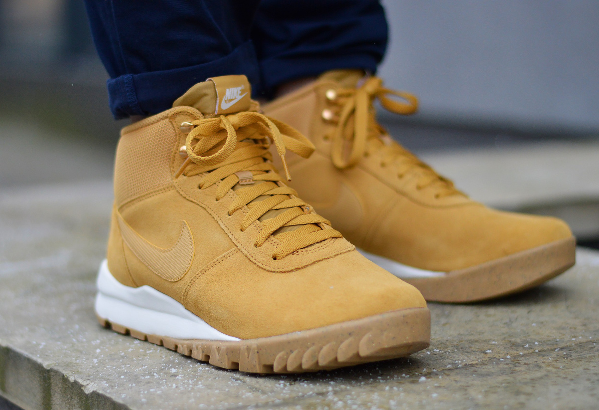 nike hoodland suede boots